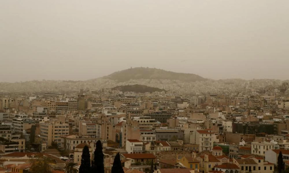 Καιρός: Νεφώσεις, σκόνη και έως 32 βαθμούς η θερμοκρασία